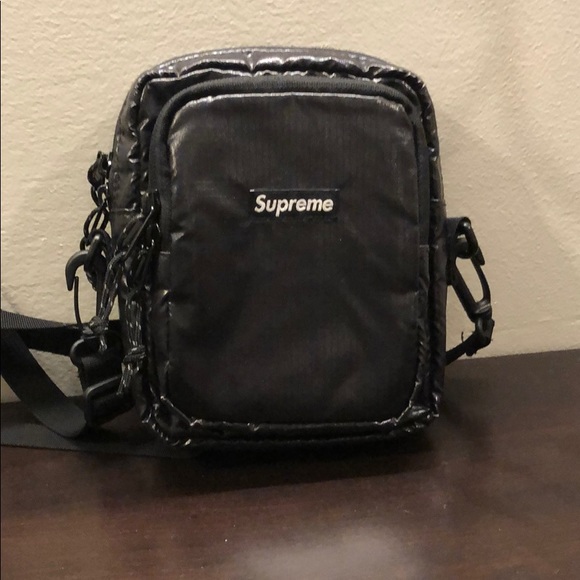 SUPREME SHOULDER BAG